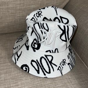 - Dior bucket hat